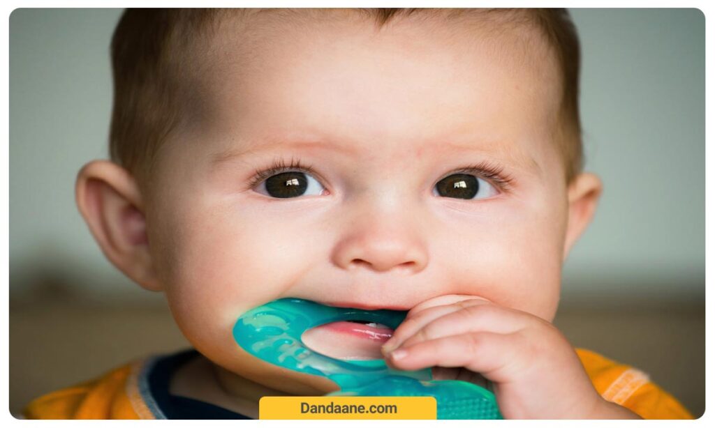 استفاده از اسباب بازی های درشت برای رفع درد و خارش دندان درآوردن نوزاد