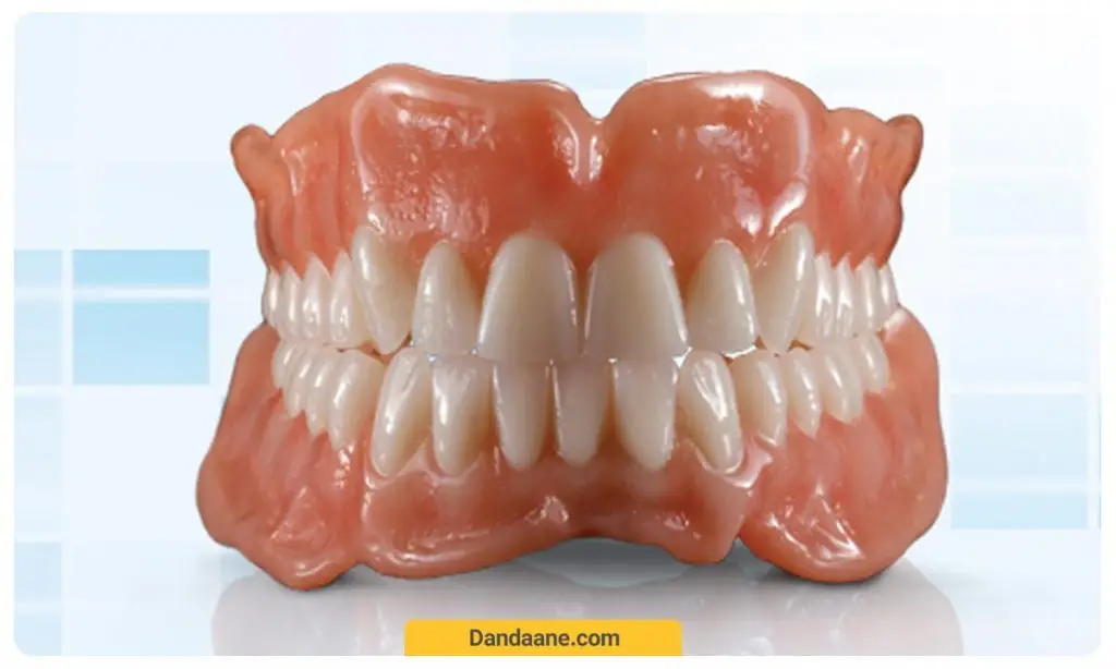 یک دست دندان مصنوعی کامل برای هر دو فک