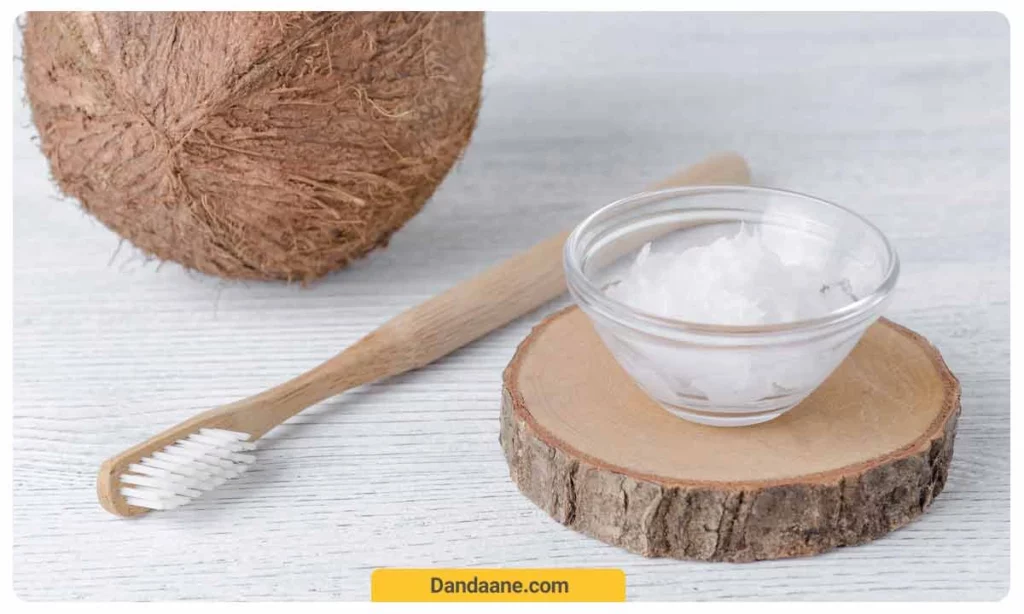 روغن نارگیل و مسواک برای سفید کردن دندان